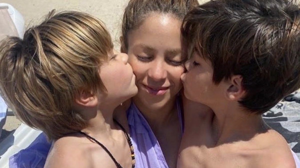 Shakira con sus hijos Sasha y Milan