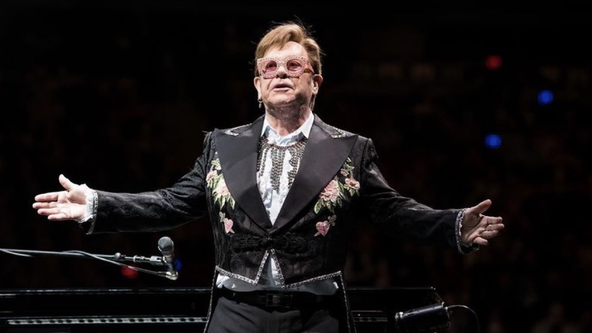 Elton John contó que Britney Spears “estaba rota por dentro” cuando grabaron su dueto ‘Hold Me Closer’