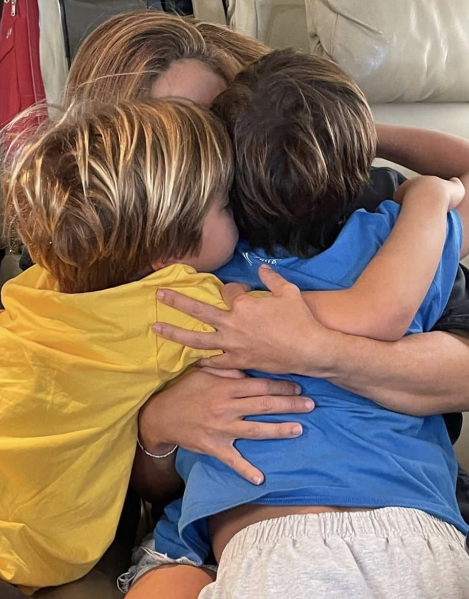 Shakira llegó a un acuerdo con Piqué y podrá vivir con sus hijos en Miami.