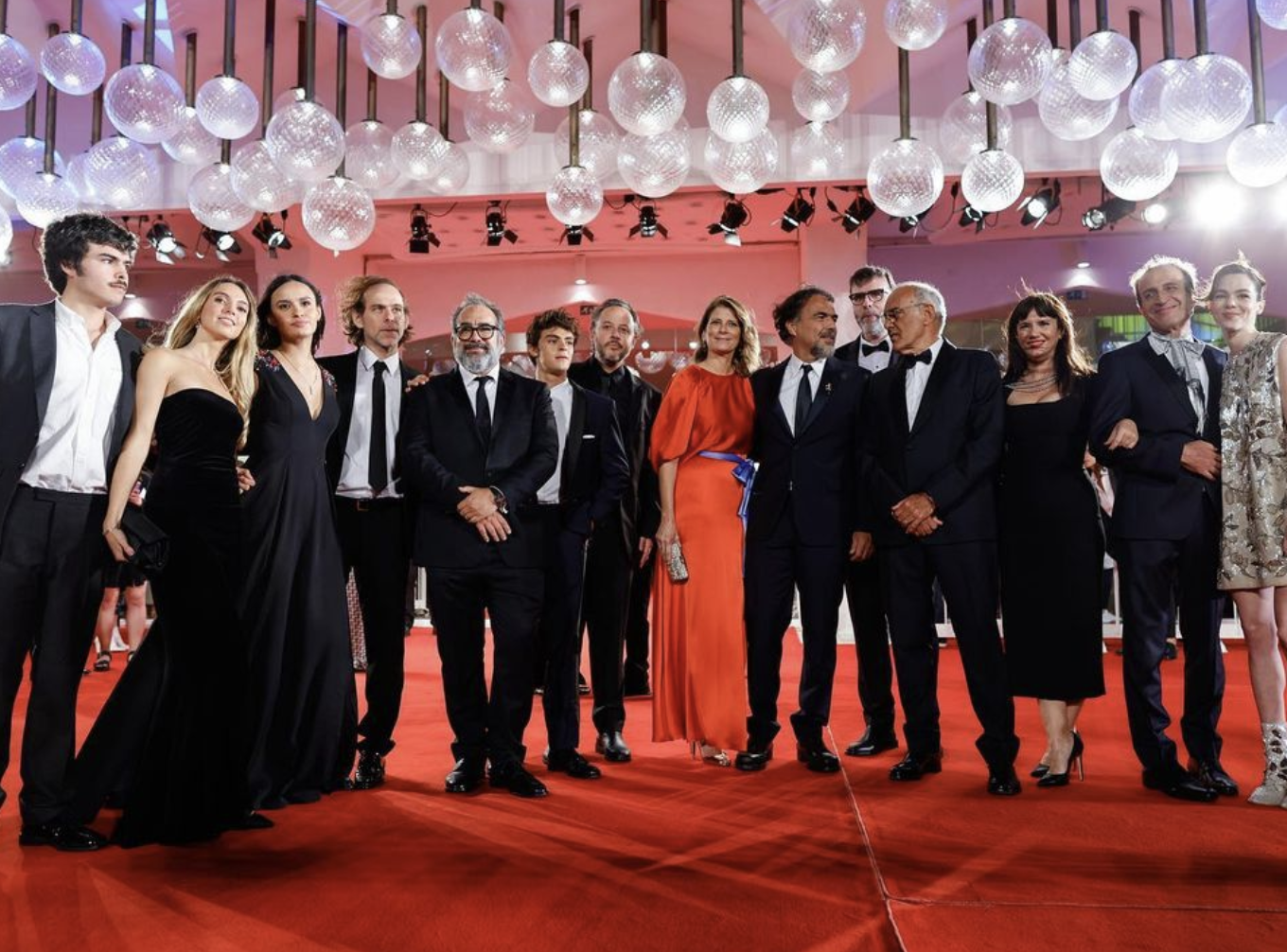 Iñárritu presenta “Bardo” y se luce con su familia en el Festival de Venecia