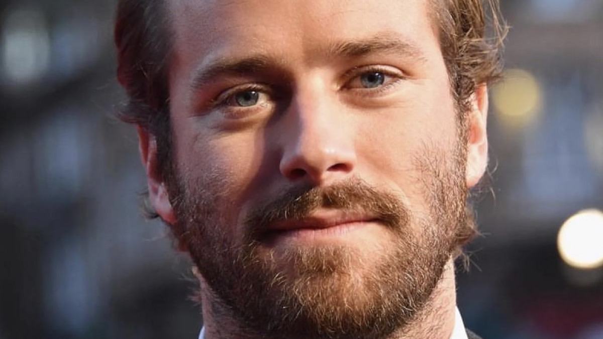 Exesposa de Armie Hammer presume a su nuevo novio mientras el actor intenta recuperar su carrera en Hollywood