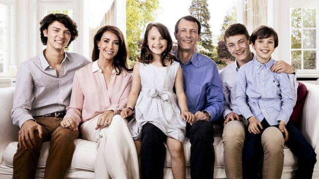 El príncipe Joaquín con sus hijos y su esposa Marie Cavallier.