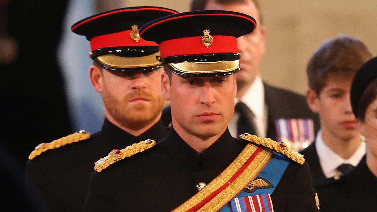 Los príncipes William y Harry estuvieron juntos en el funeral de su abuela, la reina Isabel II, pero eso no significó una reconciliación entre ambos.