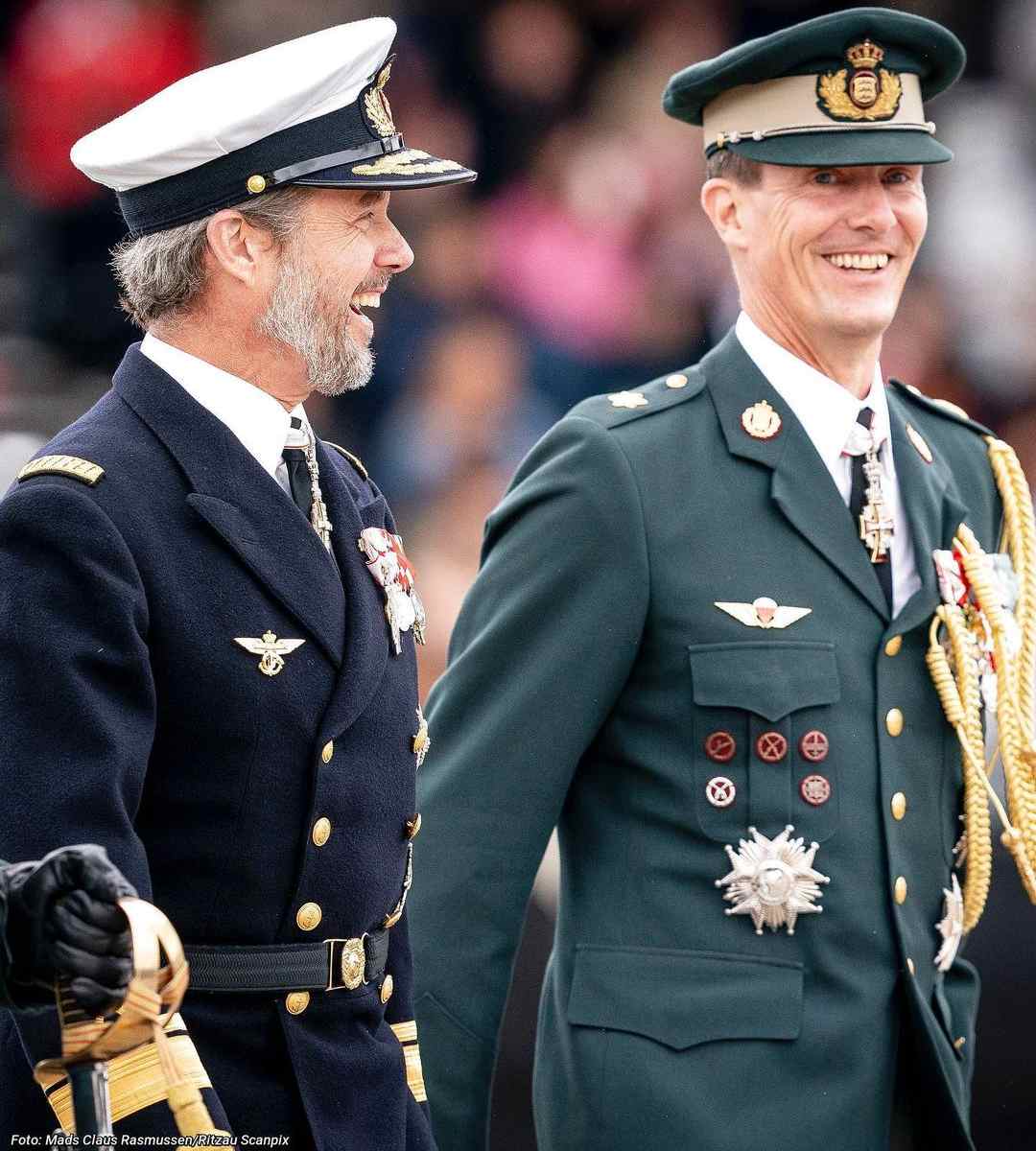 Príncipes Federico y Joaquín de Dinamarca