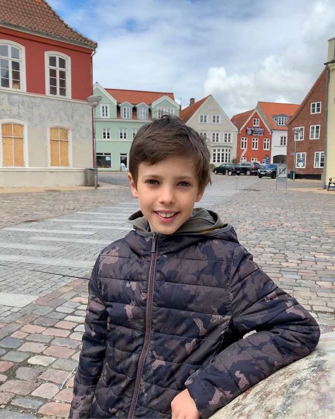 Henrik es el mayor de los dos hijos que el príncipe Joaquín tuvo con la princesa Marie.