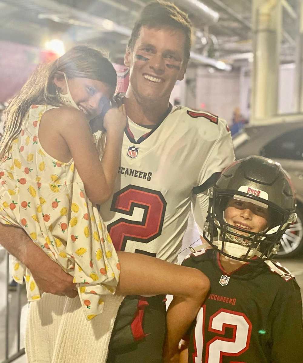 Tom Brady con sus hijos Benjamin y Vivian, producto de su relación con la modelo.