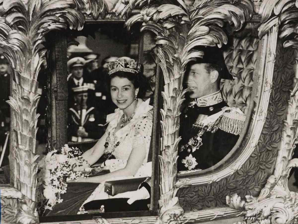 El rey Carlos III también aparecerá en el carruaje estatal dorado que usó su mamá en 1953. 