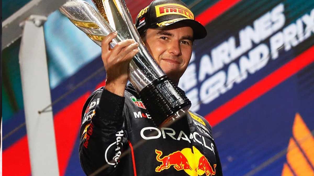 Fórmula 1: El piloto mexicano Checo Pérez celebra por todo lo alto su victoria en Singapur