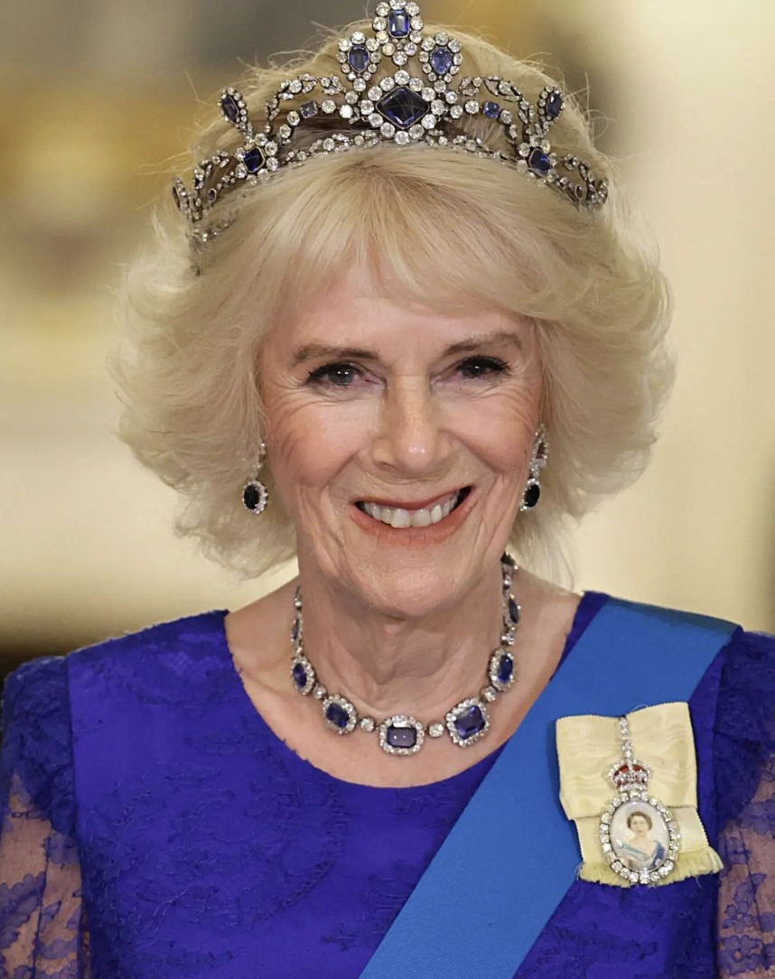 Aunque Isabel II la convirtió en reina consorte, Camilla se convertirá en la 'nueva reina' el próximo 6 de mayo. 