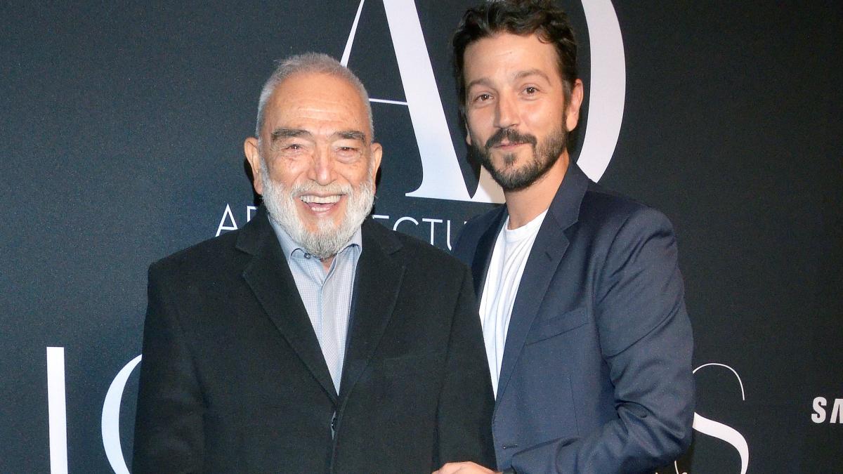 Diego Luna dio el último adiós a su padre, Alejandro Luna, en homenaje póstumo en el Palacio de Bellas Artes.