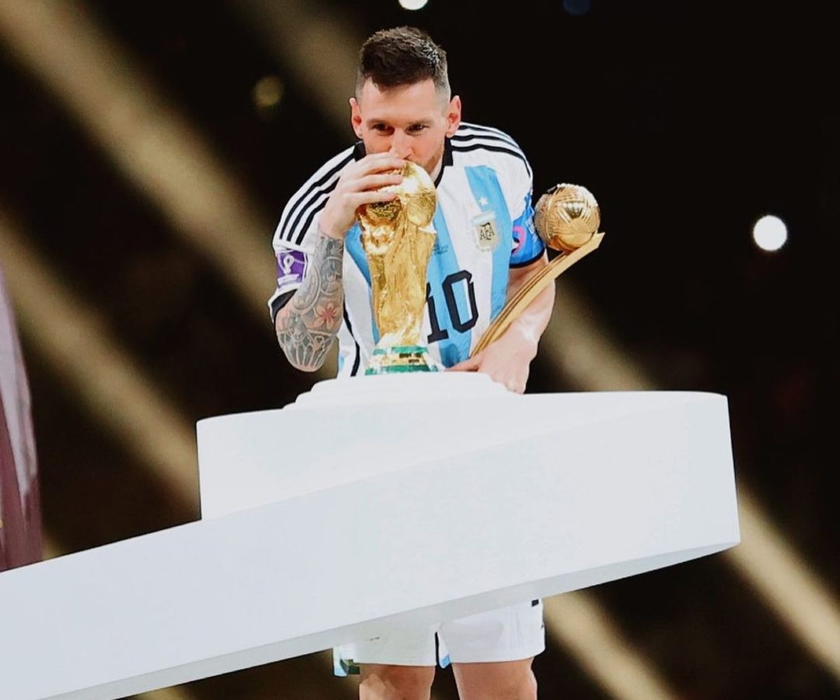 Lionel Messi fue alabado por el mundo entero tras alzar el máximo galardón del Mundial de Qatar 2022.