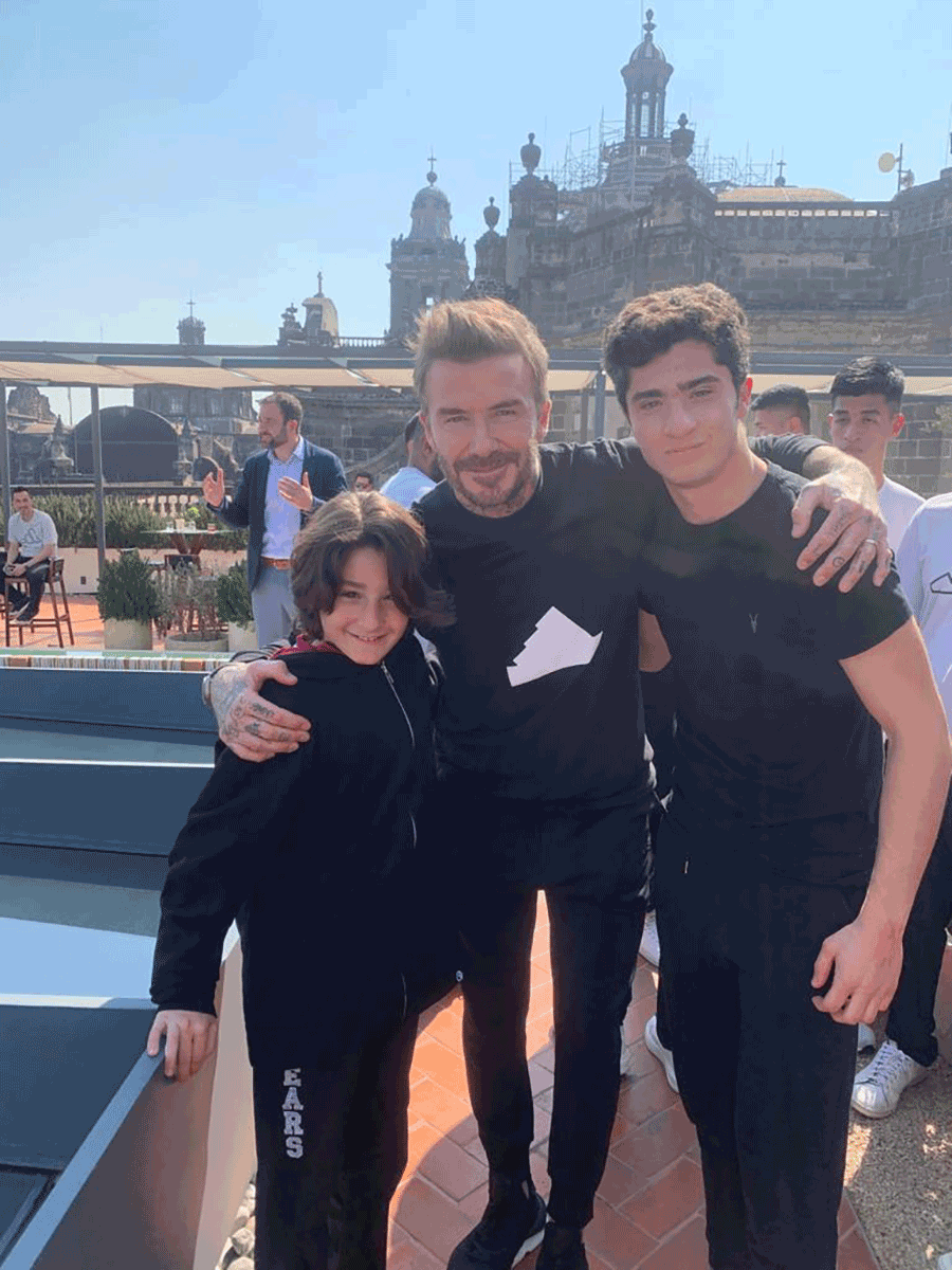 David Beckham posó con Marco y Alfredo Micha quienes lo admiran mucho.