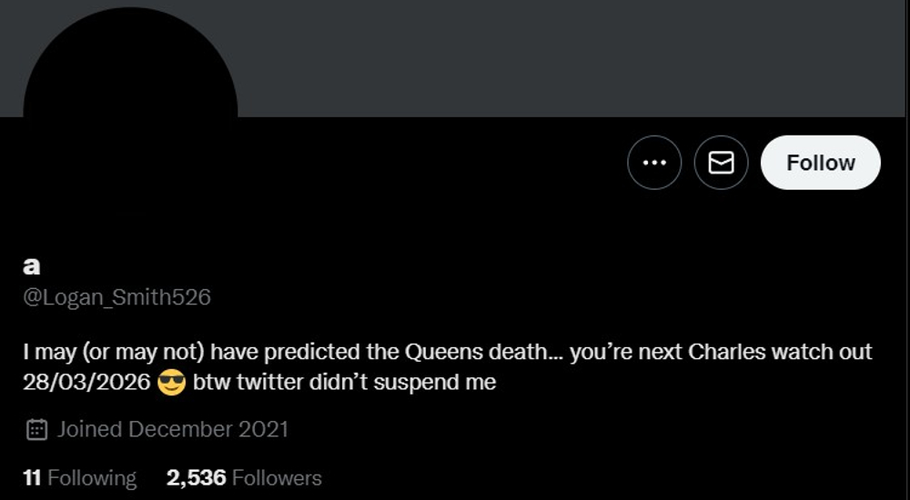 La cuenta de Twitter de Logan Smith aparece con la predicción sobre Isabel II y Carlos III. 