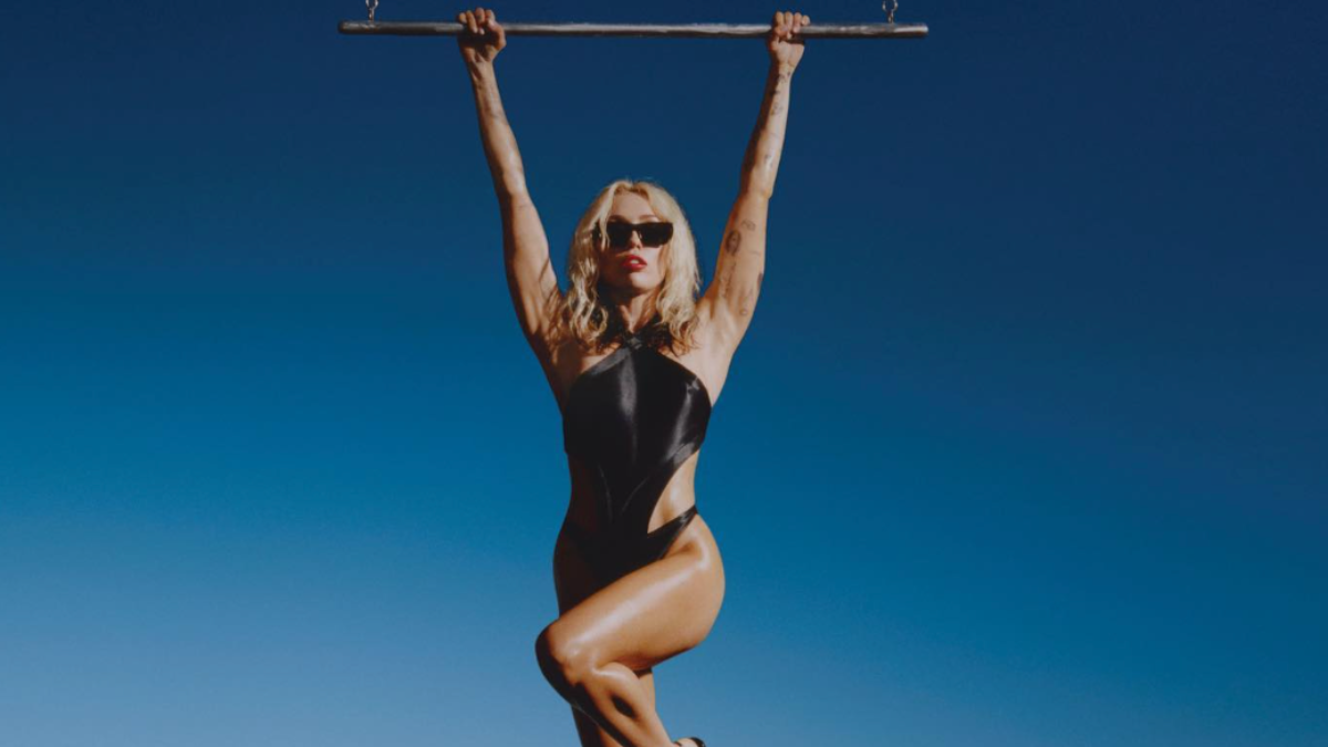Así luce en su nuevo material 'Endless Summer Vacation', que contiene el éxito 'Flowers'.