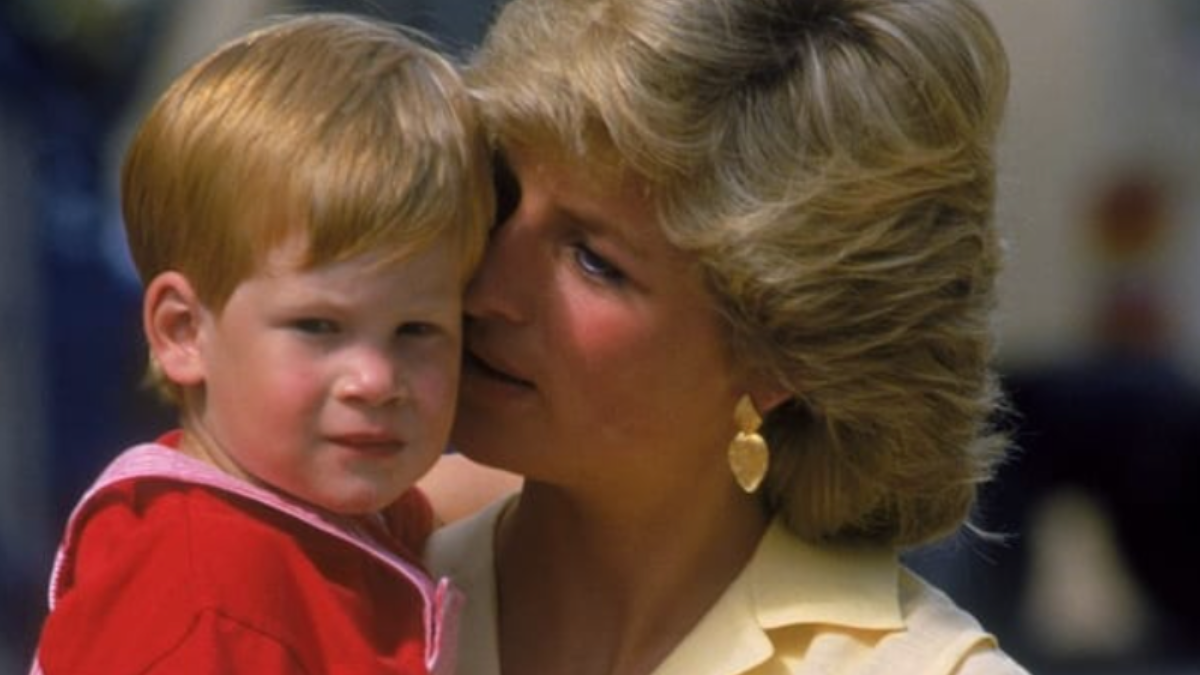 ¡Ni Lady Di se salvó! El príncipe Harry “reprochó” esto a su mamá en su libro de memorias ‘Spare’ ¡Ni Lady Di se salvó! El príncipe Harry “reprochó” esto a su mamá en su libro de memorias ‘Spare’