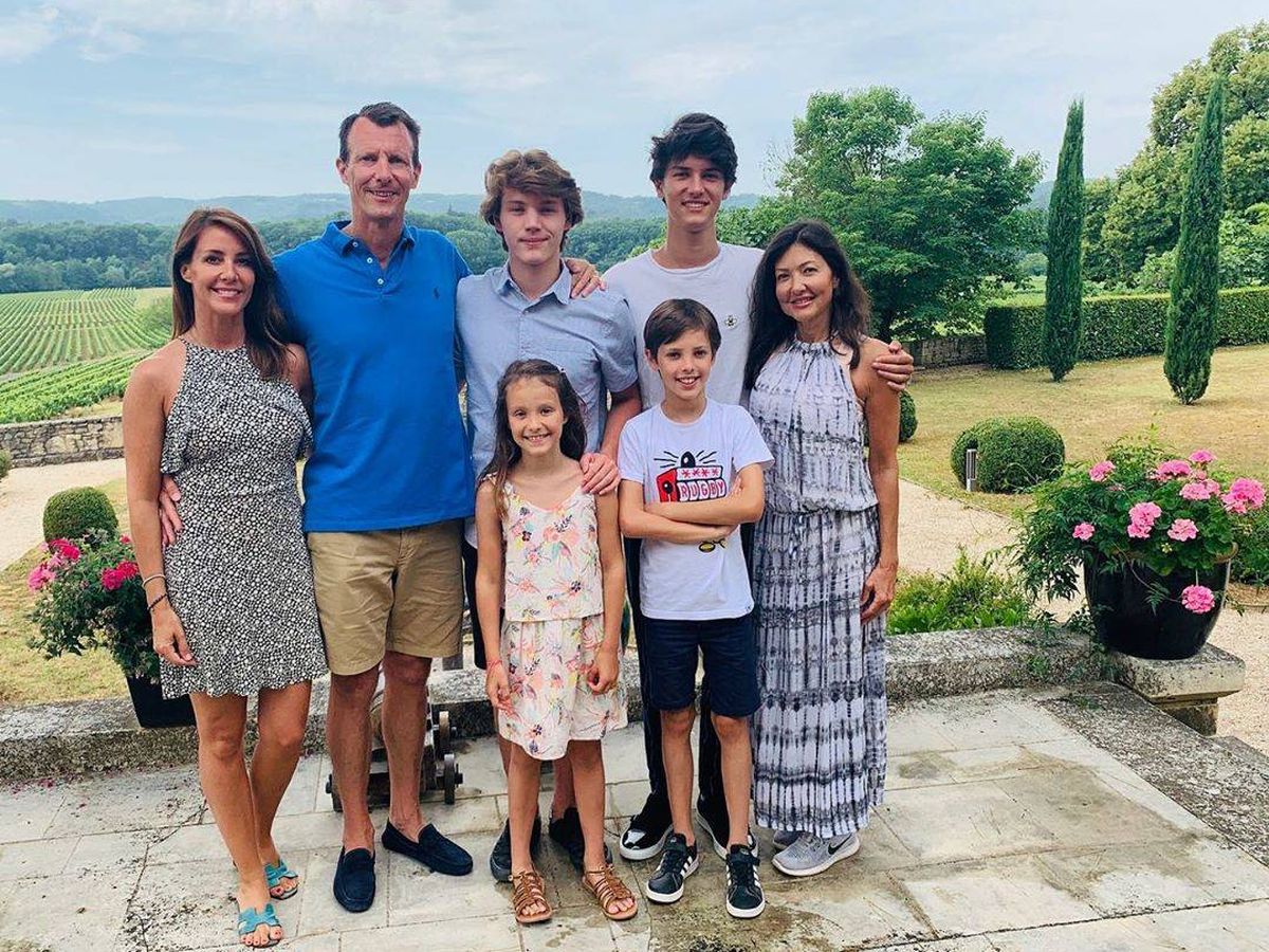 El príncipe Joaquín tiene cuatro hijos; dos con Alexandra Manley, su primera esposa; y dos más con la princesa Marie, su actual pareja. 