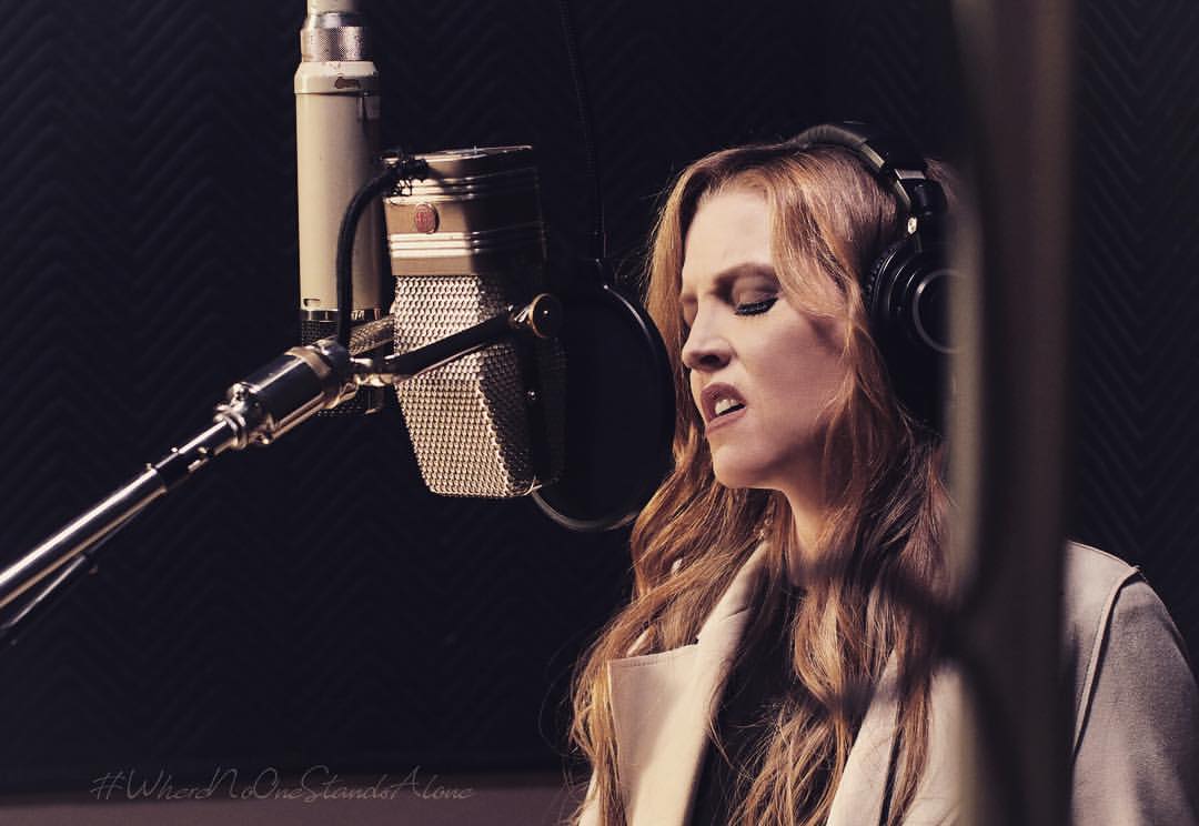 Lisa Marie Presley siguió los pasos de su papá en la música pero no alcanzó el mismo éxito.