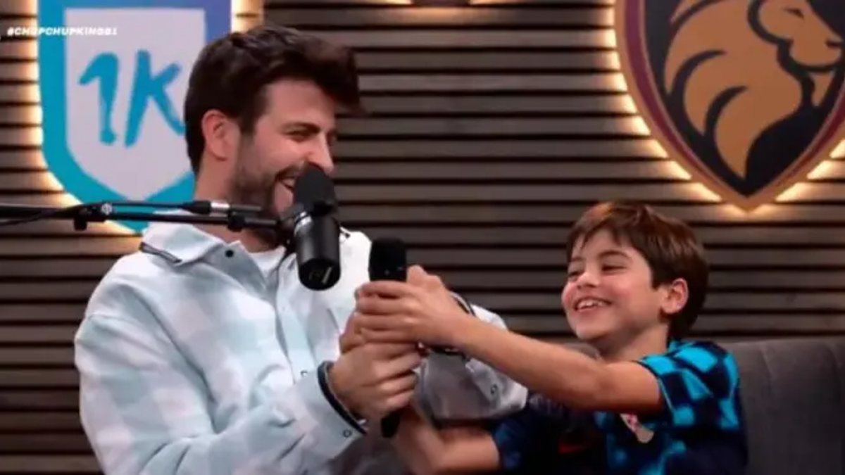 Piqué y Milan durante transmisión de Twitch.