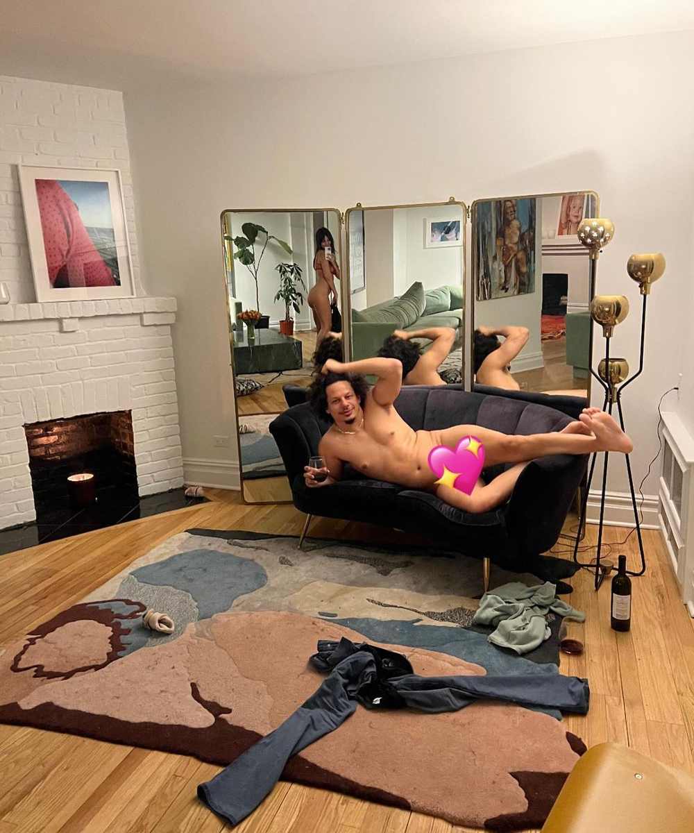 El comediante Eric André confirmó su romance con Emily Ratajkowski con este peculiar posado en redes sociales. 