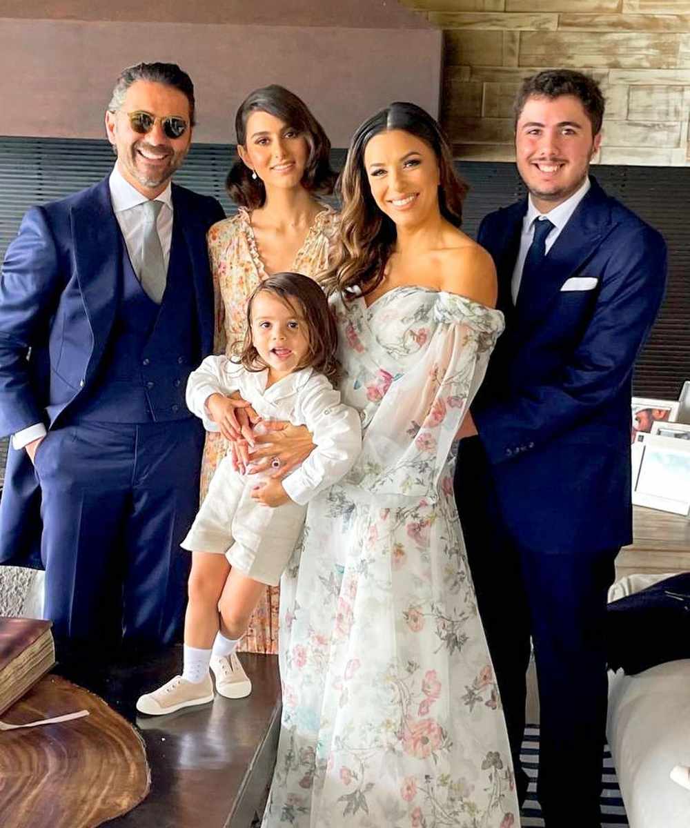 Eva Longoria se lleva muy bien con los hijos mayores de Pepe Bastón. Aquí junto a Mariana y José Antonio Bastón y Santiago, el hijo de la actriz y el empresario.