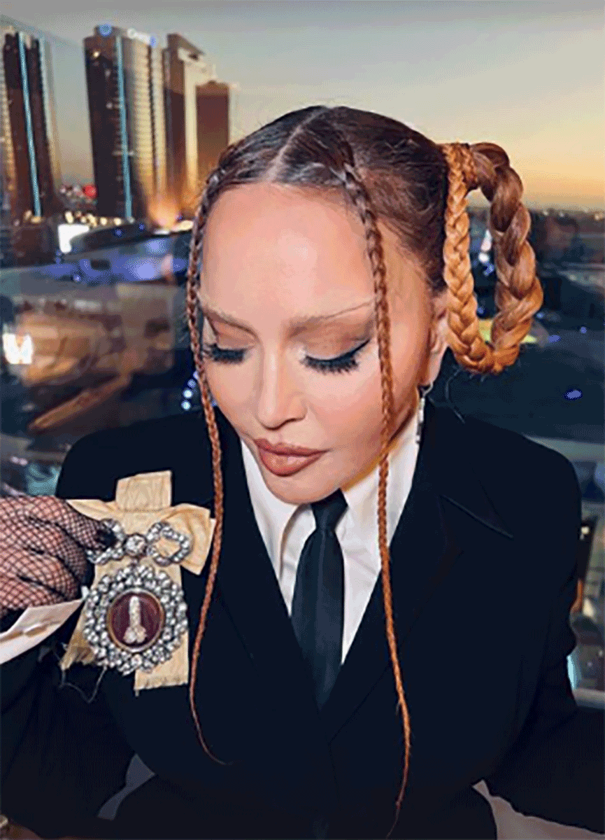 Es notable el estiramiento que se re realizó la Reina del Pop.
