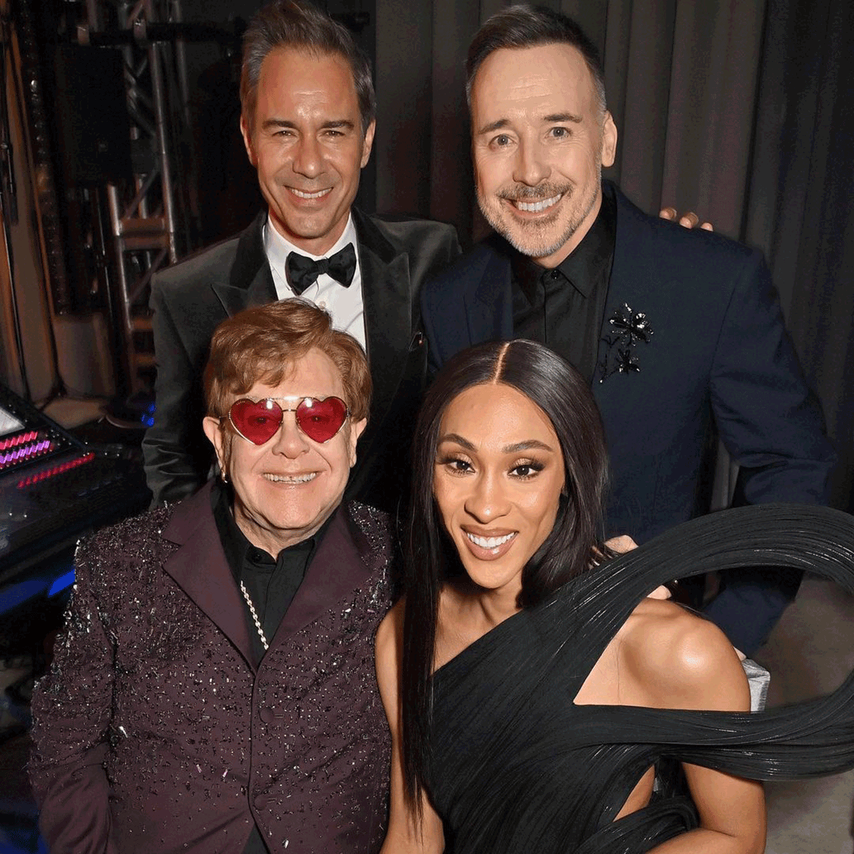 Elton John y su esposo, David Furnish, van hombro con hombro en todos sus proyectos. Aquí junto a Eric McCormack y Mj Rodriguez. 