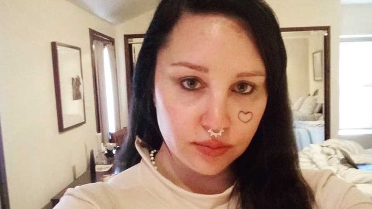 Amanda Bynes ingresó al hospital tras sufrir un brote psicótico y aparecer desnuda por las calles de Los Ángeles. 
