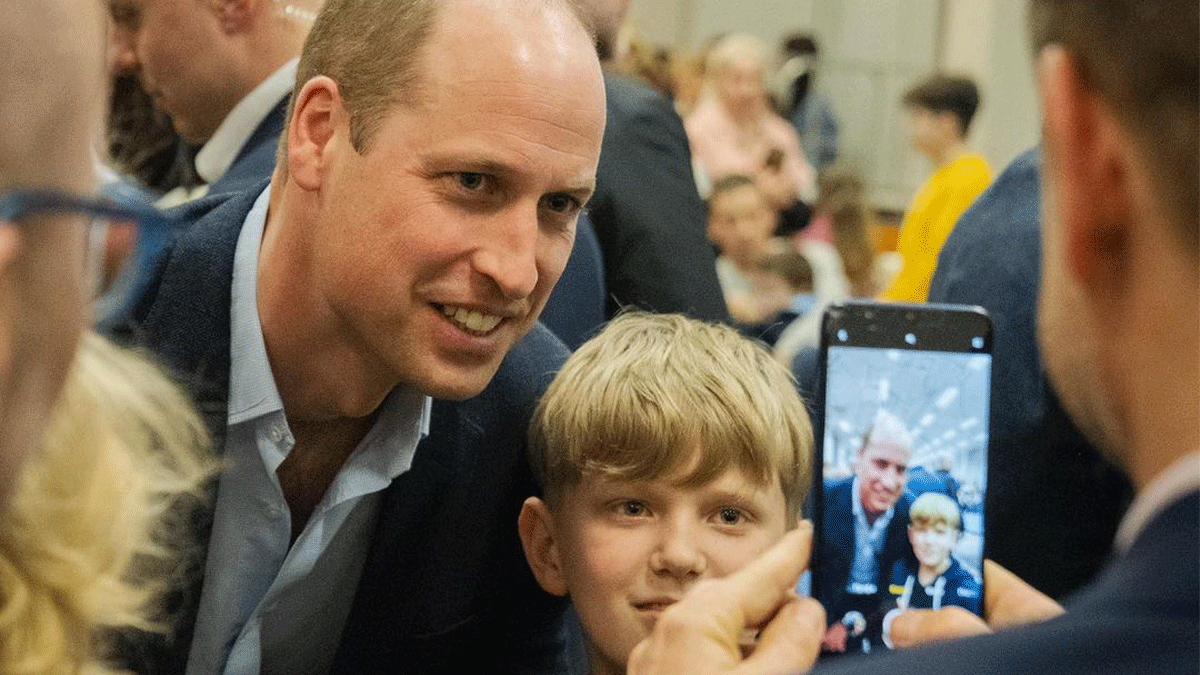 El príncipe William es paparazzeado, de lo más casual, en un restaurante LGBTQ+ en Polonia, ¿qué hacía ahí?