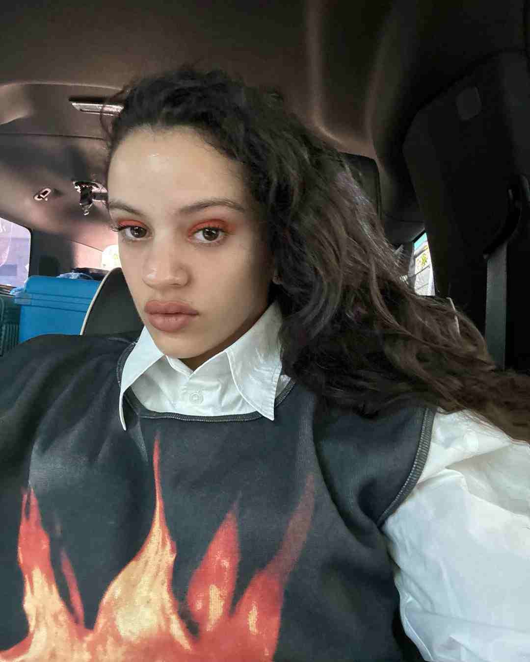 La cantante se esta trasladando ya al Zocalo Capitalino para prepararse para la noche.