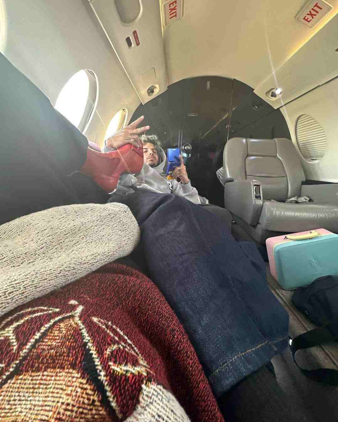 Rosalia ya  en el avión para la Ciudad de México 