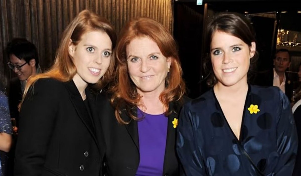 Sarah Ferguson mantiene una estrecha relación con sus hijas, las princesas Beatriz y Eugenia. 