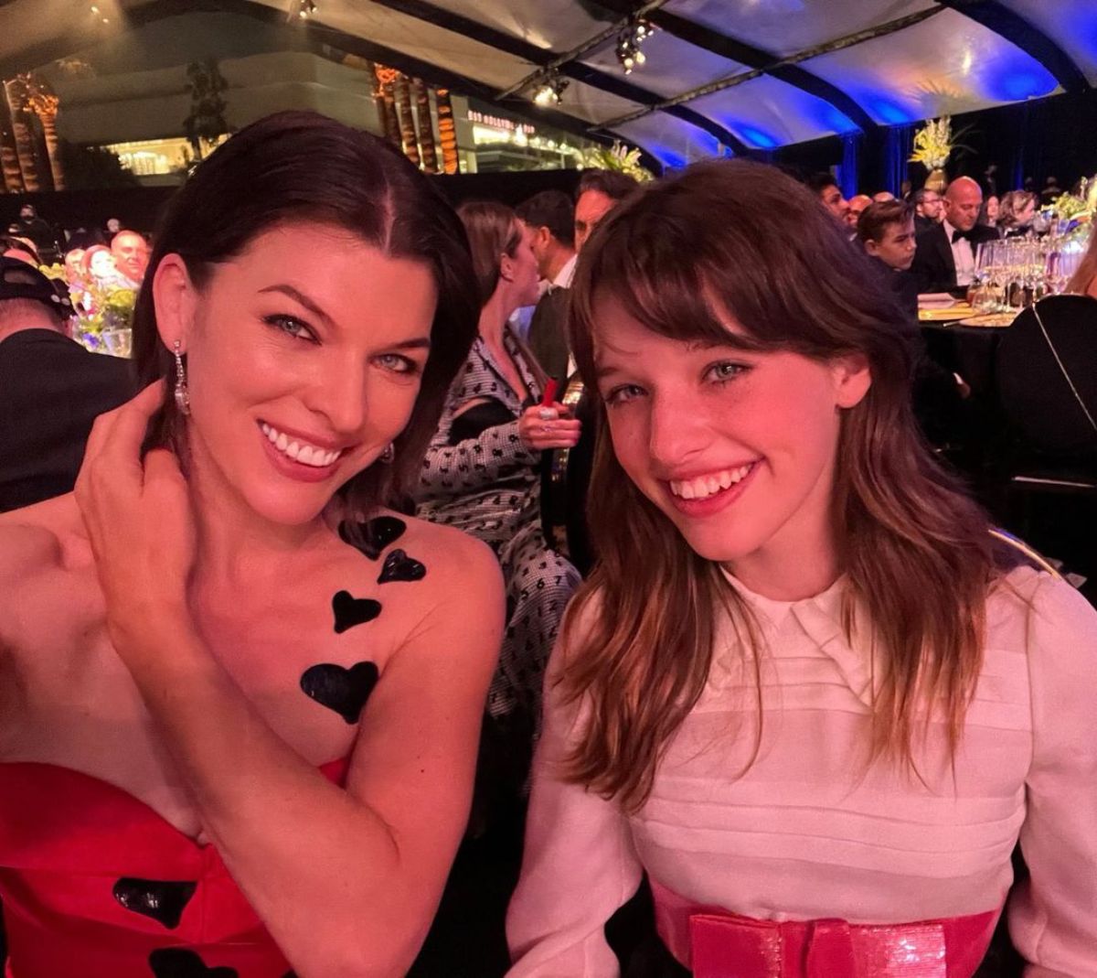 Milla Jovovich con su hija Ever Anderson.