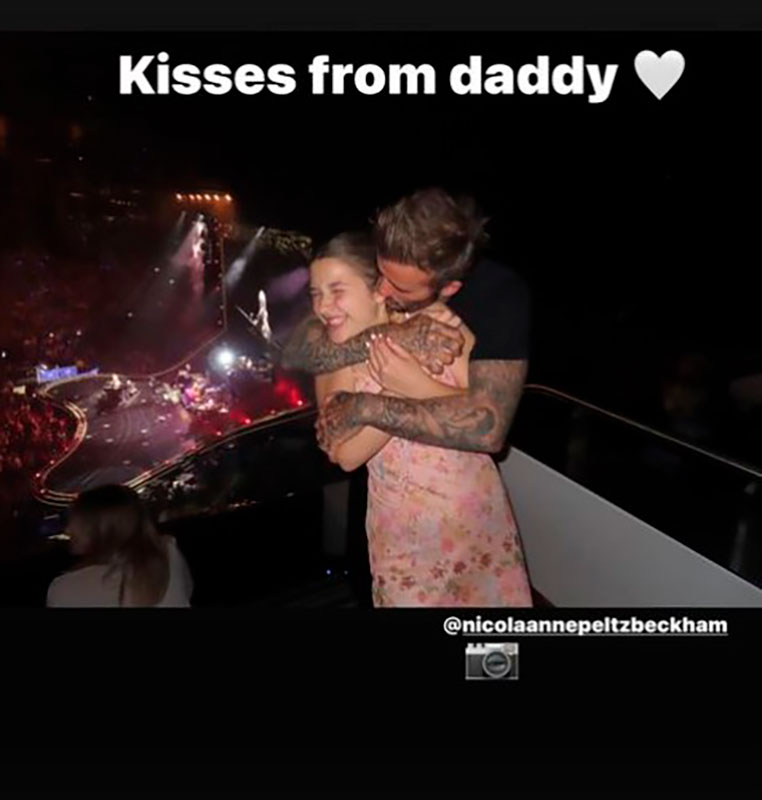 Harper Beckham es la 'consentida' de papá. Aquí en el concierto de Elton John en Londres.