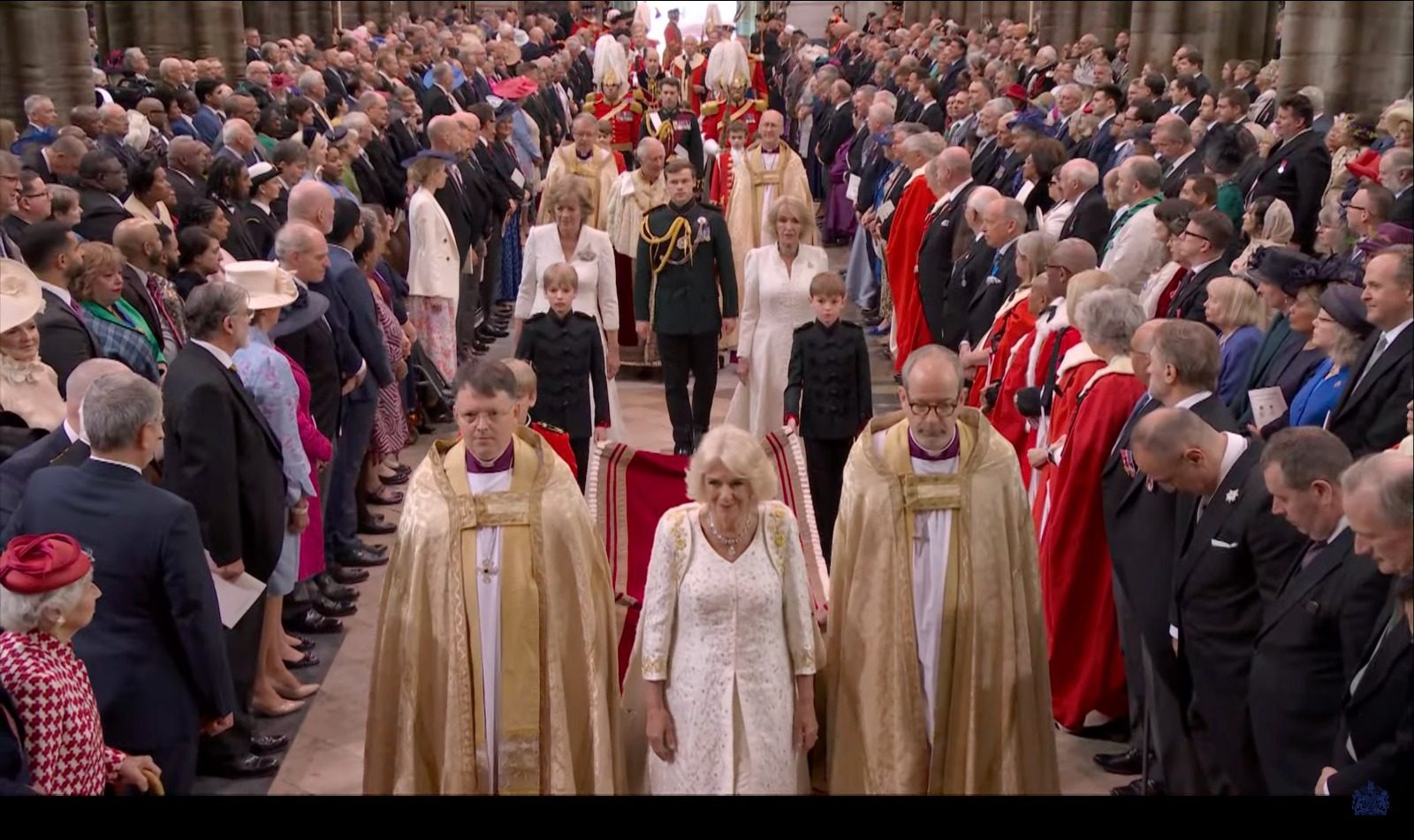 La coronación de Camilla fue más sencilla y ella entró primero a la Abadía de Westminster.
