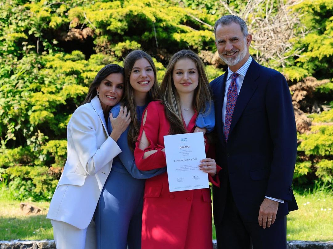 La familia real parece demostrar una realidad que no corresponde al protocolo de la Zarzuela. 