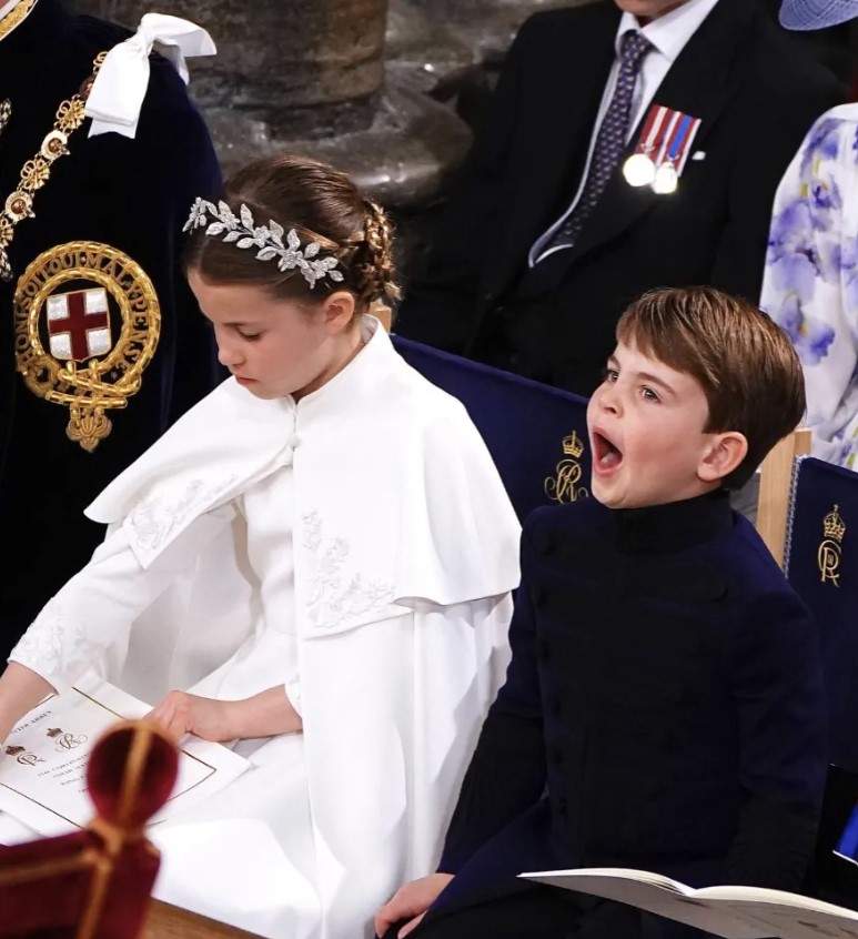Los bostezos del príncipe Louis marcaron la pauta para que se le permitiera salir de la Abadía a mitad de la ceremonia. 