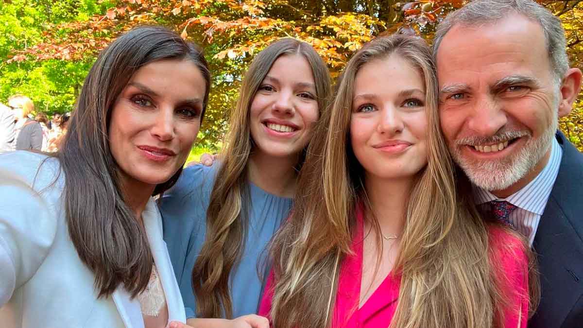 Experto analiza ‘selfie’ de la familia real en la graduación de la princesa Leonor que causó críticas a los reyes de España