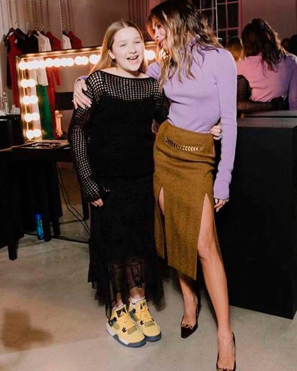 Harper Beckham tiene en su mamá, Victoria, a la mejor maestra de moda.