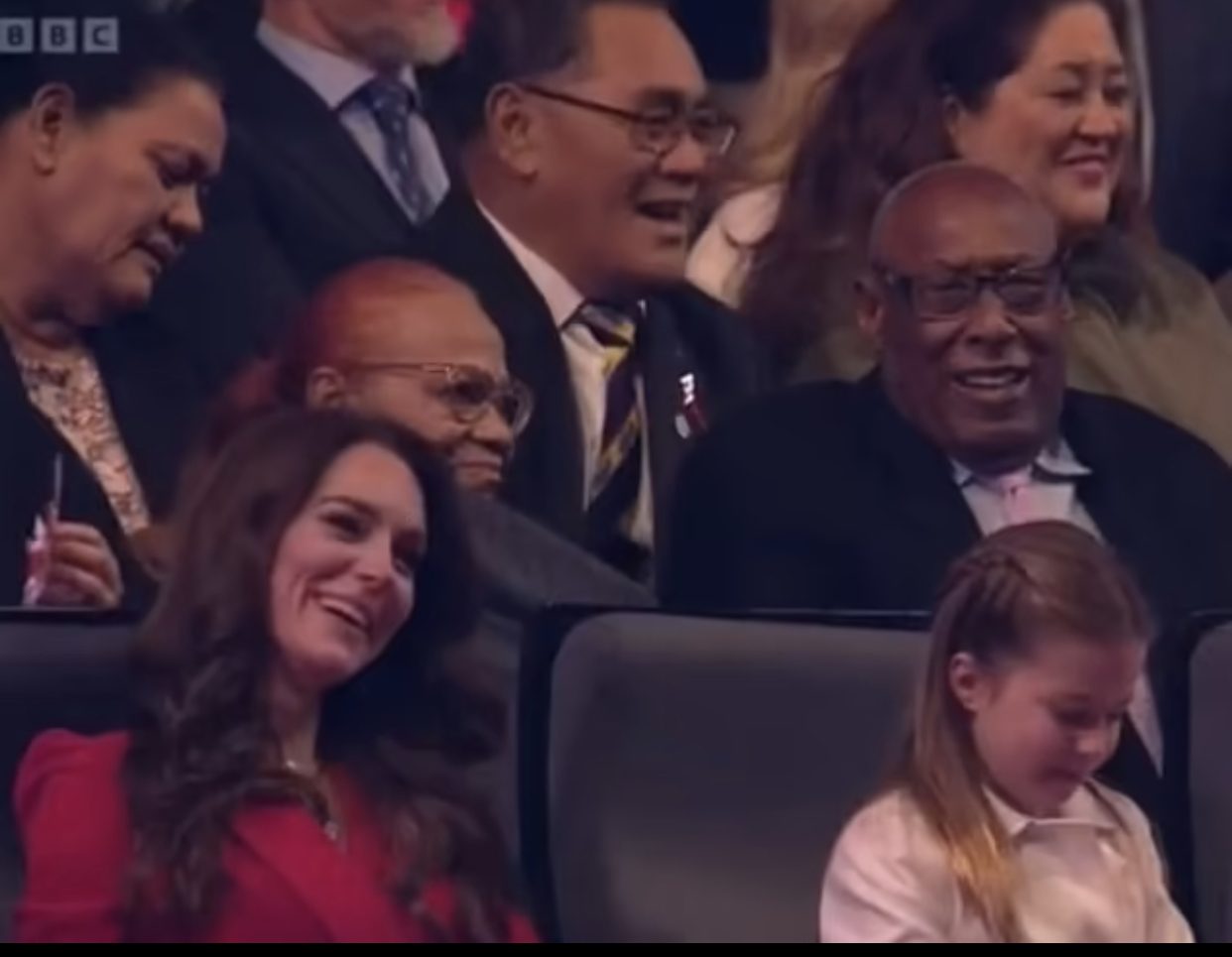 La mirada de amor de Kate Middleton hacia el príncipe William no pasó desapercibida durante el concierto de coronación del rey Carlos III. 