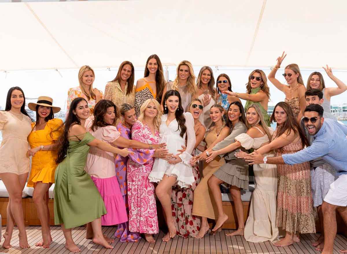 María Elena Torruco, esposa de Carlos Slim Domit, Agueda López, esposa de Luis Fonsi y Lele Pons acompañaron a la modelo en esta fecha tan especial. 