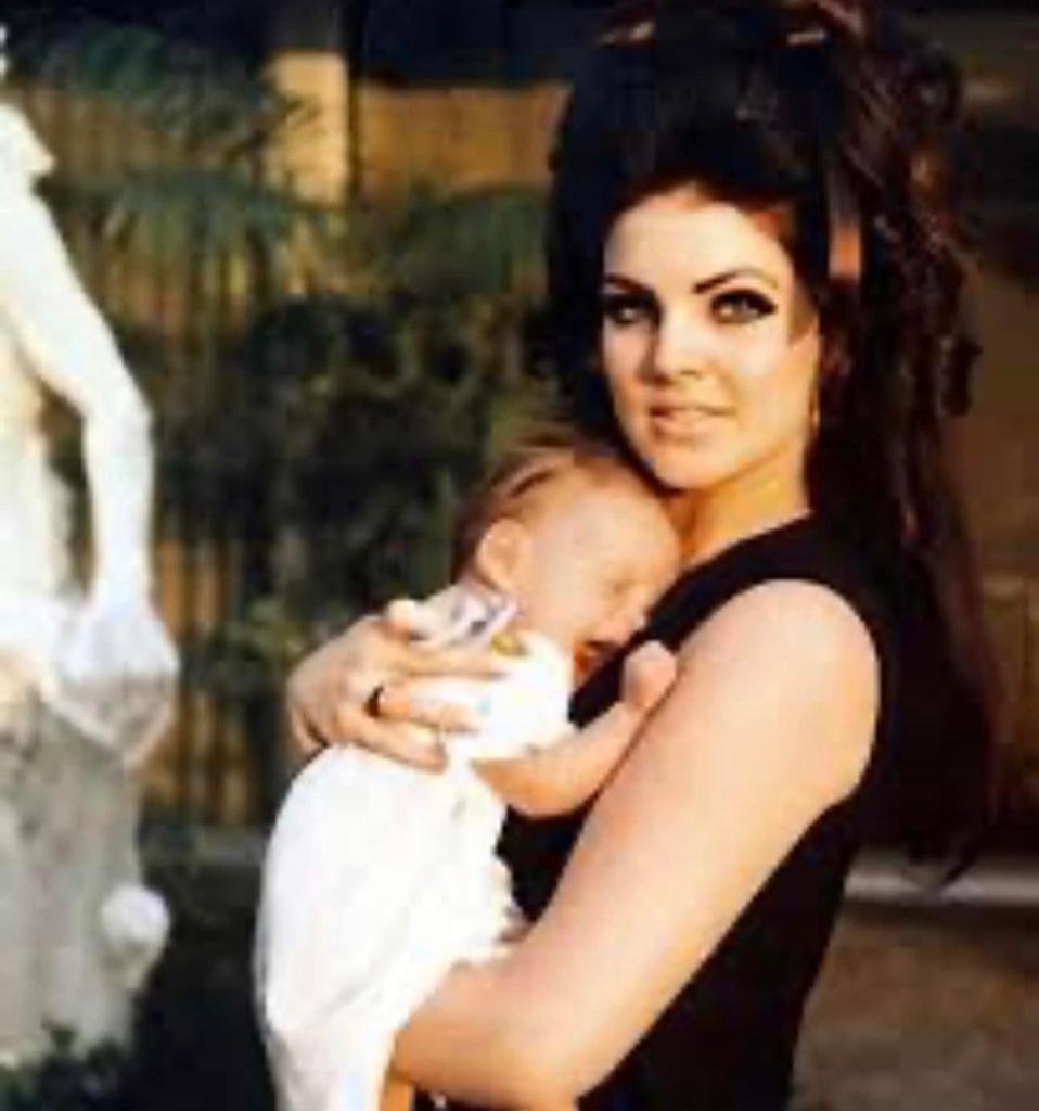 Lisa Marie fue la única hija de Priscilla y Elvis Presley.