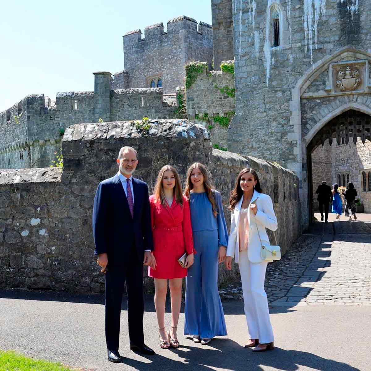 Los reyes Letizia y Felipe VI viajaron a Gales para atestiguar el fin de cursos de la princesa Leonor. 
