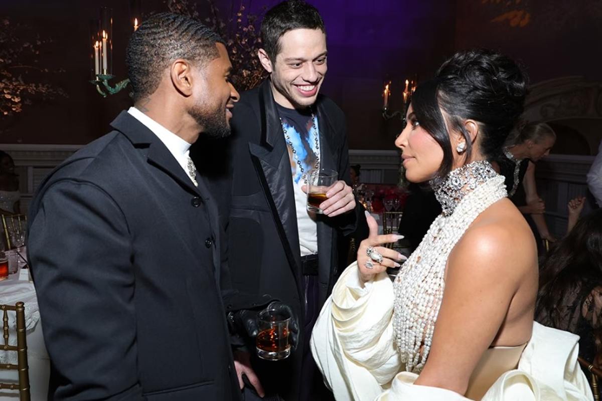 Kim Kardashian y Pete Davidson, ¡juntos! La expareja estuvo de lo más platicadora aún cuando estaba presente Usher, a quien Kim fue a ver hace unos días a Las Vegas. 