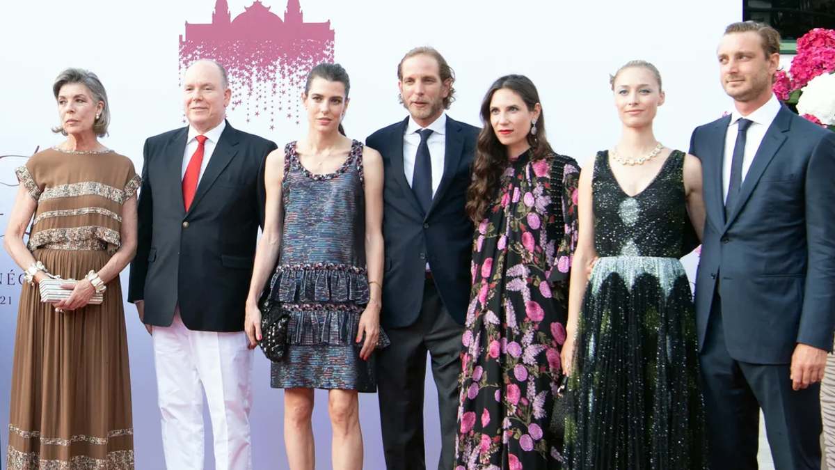 Carolina de Mónaco, el príncipe Alberto, Carlota Casiraghi, Andrea Casiraghi, Tatiana Santo Domingo, Beatrice Borromeo y Pierre Casiraghi.
