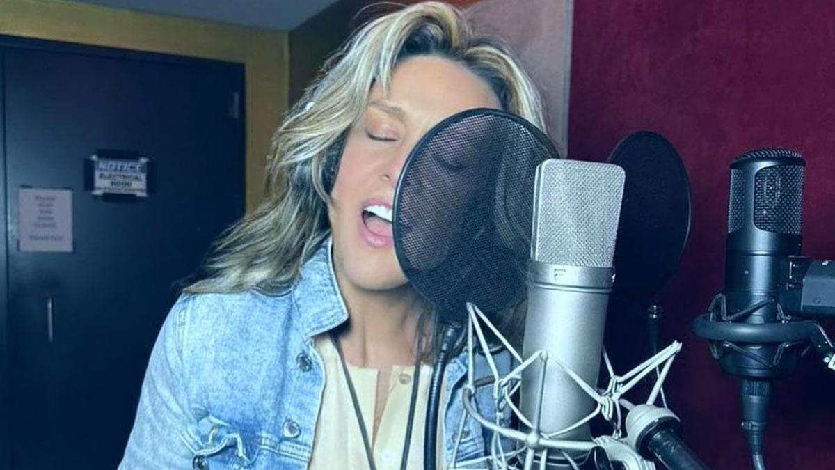 Fey y su canción ‘Popocatépetl’ se vuelven tendencia por nueva actividad del volcán