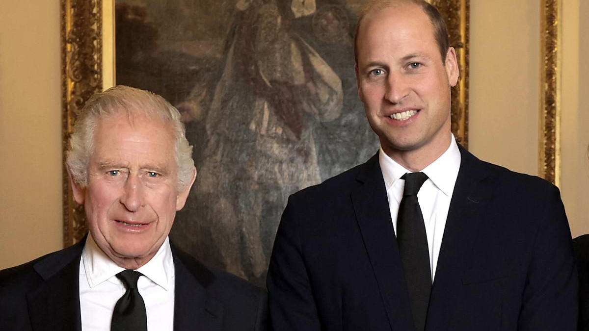 El príncipe William cumple años y el rey Carlos III lo celebra de una manera especial.