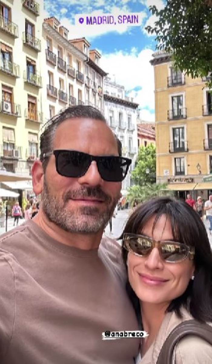 Los futuros esposos se encuentran de viaje por Europa.