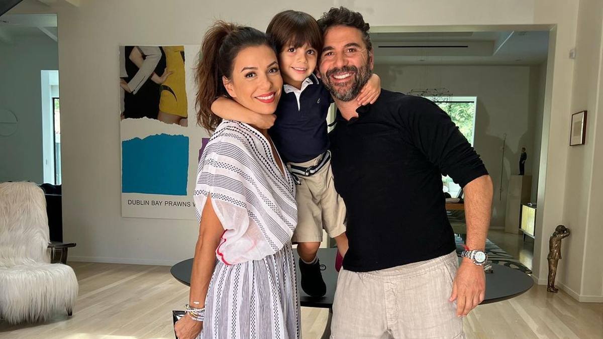 Hijo de Eva Longoria y Pepe Bastón, se declara “mexicano” con una peculiar frase durante conferencia de su mamá