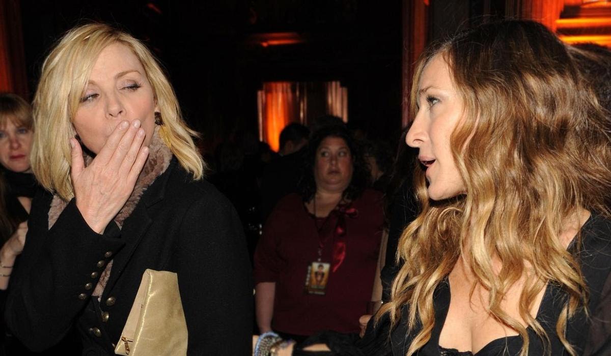 Kim Cattrall (Samantha Jones) y Sarah Jessica Parker (Carrie Bradshaw) estarán "juntas" en And Just Like That.