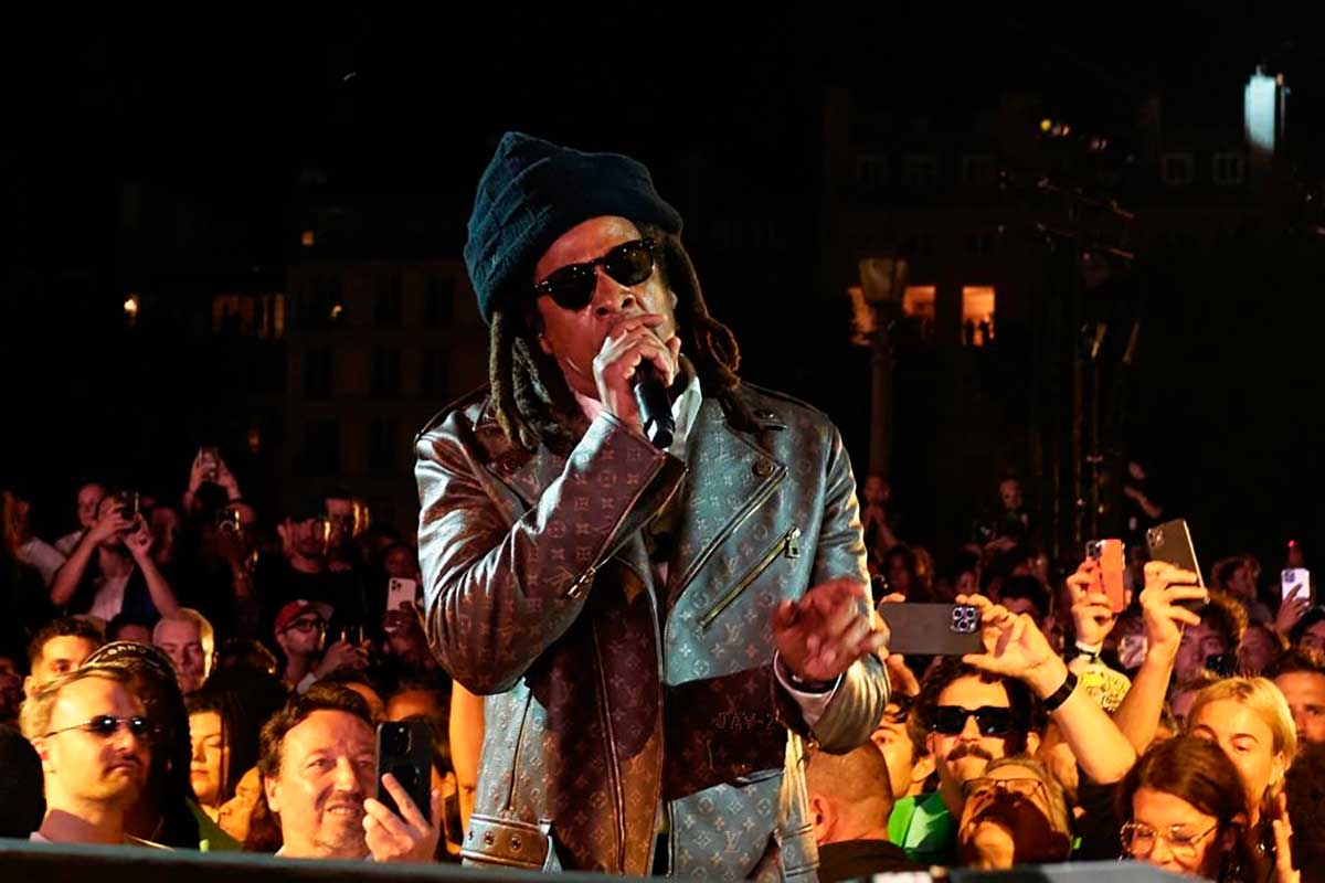 El desfile de Pharrell Williams cerró con broche de oro con un concierto de Jay-Z sobre la pasarela. (Foto: © Louis Vuitton – All rights reserved)